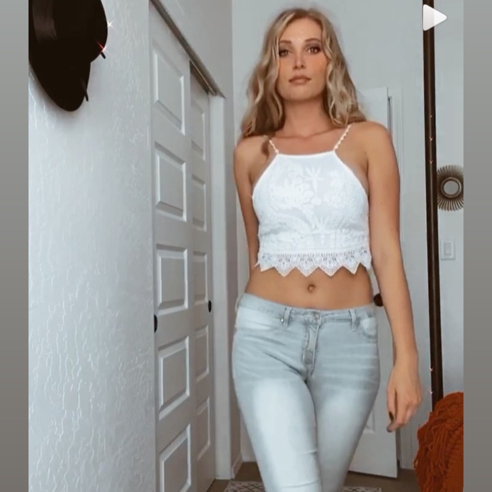 White lace embroidered crop top